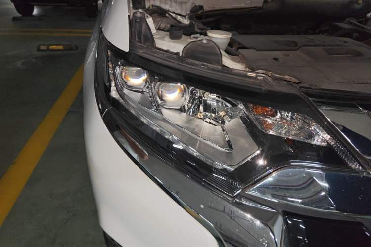 Used Mitsubishi Outlander 2018 2.4L 4x4 Elite Edition 5 Seats Right Front Headlight
