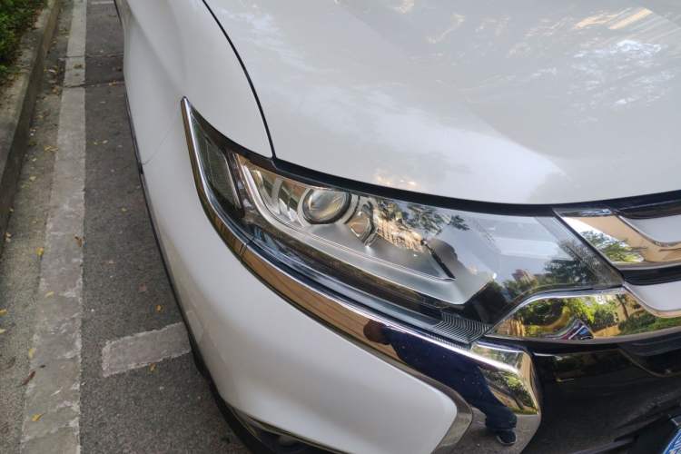 Used Mitsubishi Outlander 2018 2.0L Two-Wheel Drive Glory Edition 5 Seats Right Front Headlight