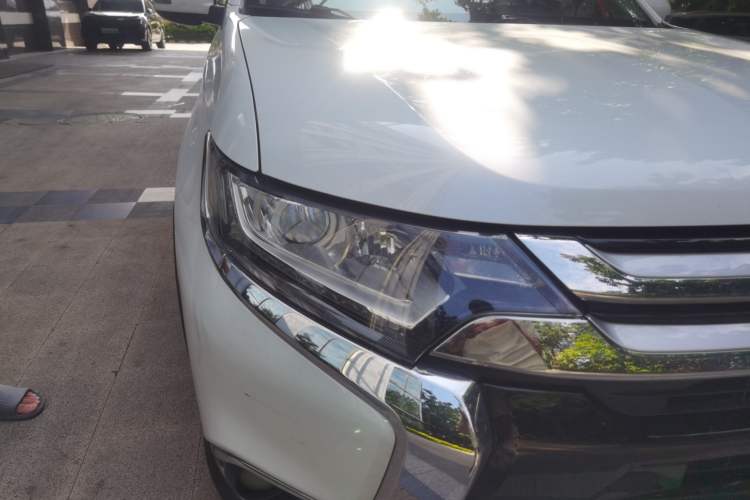 Used Mitsubishi Outlander 2018 2.0L Two-Wheel-Drive Jiale Edition 7-Seater Right Front Headlight