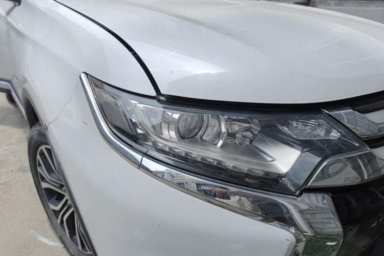 Used Mitsubishi Outlander 2018 2.0L Two-Wheel Drive Glory Edition 5 Seats Right Front Headlight
