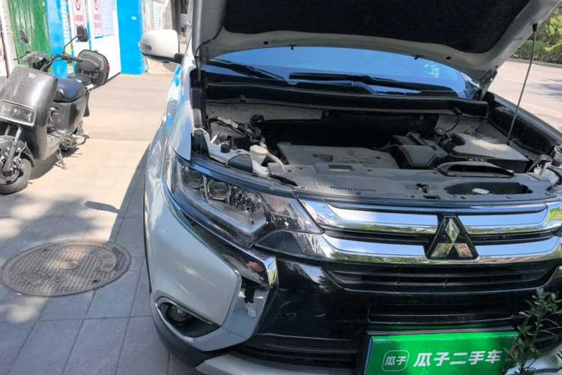 Used Mitsubishi Outlander 2018 2.4L 4x4 Elite Edition 5 Seats Right Front Headlight