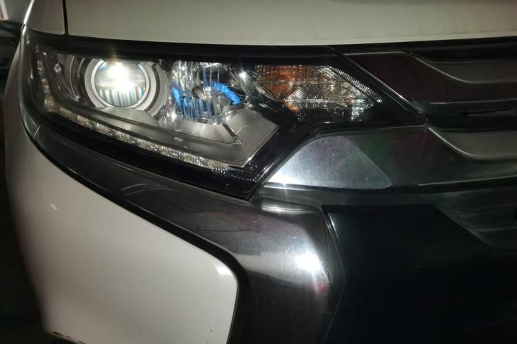 Used Mitsubishi Outlander 2018 2.0L Two-Wheel Drive Glory Edition 5 Seats Right Front Headlight