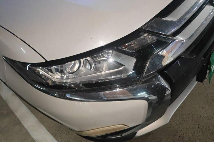 Used Mitsubishi Outlander 2018 2.0L Two-Wheel Drive Glory Edition 5 Seats Right Front Headlight