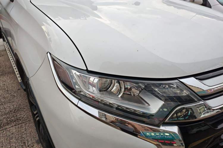 Used Mitsubishi Outlander 2018 2.0L Two-Wheel Drive Glory Edition 5 Seats Right Front Headlight