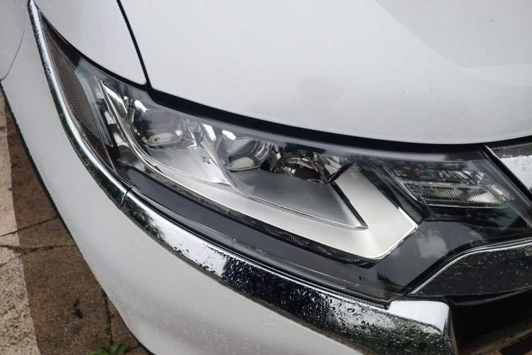 Used Mitsubishi Outlander 2018 2.4L 4x4 Elite Edition 5 Seats Right Front Headlight