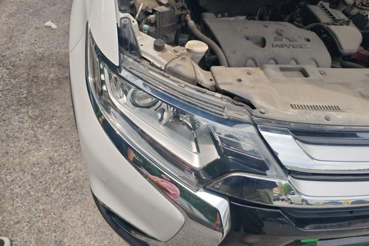 Used Mitsubishi Outlander 2018 2.0L Two-Wheel Drive Glory Edition 5 Seats Right Front Headlight