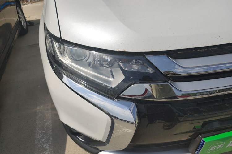 Used Mitsubishi Outlander 2018 2.0L Two-Wheel-Drive Jiale Edition 7-Seater Right Front Headlight