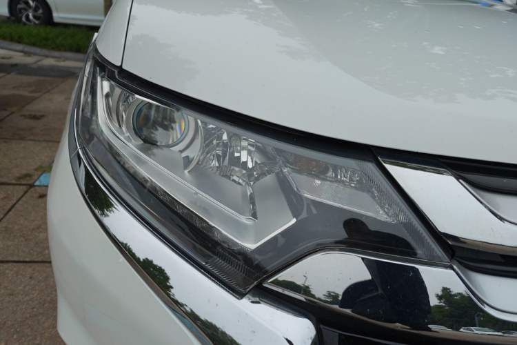 Used Mitsubishi Outlander 2018 2.0L Two-Wheel Drive Glory Edition 5 Seats Right Front Headlight
