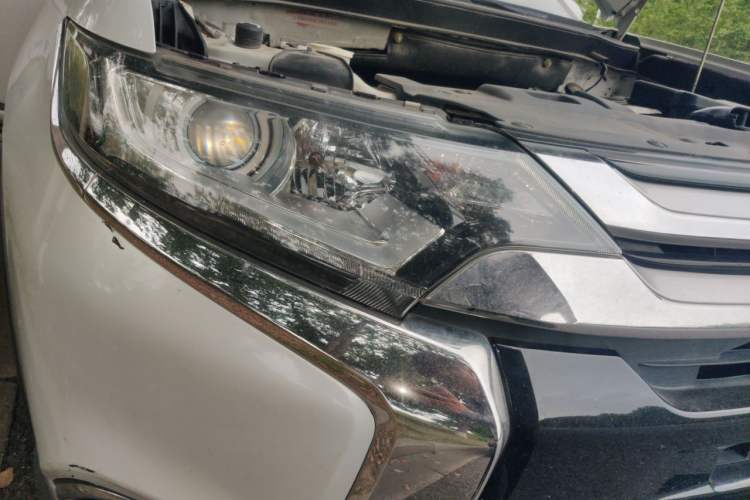 Used Mitsubishi Outlander 2018 2.0L Two-Wheel-Drive Jiale Edition 7-Seater Right Front Headlight