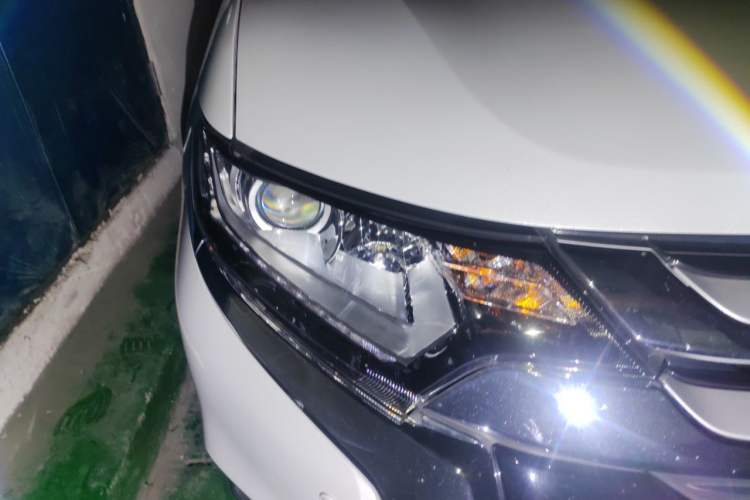 Used Mitsubishi Outlander 2018 2.0L Two-Wheel Drive Glory Edition 5 Seats Right Front Headlight