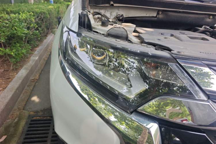 Used Mitsubishi Outlander 2018 2.4L 4x4 Luxury Edition 7-Seater Right Front Headlight