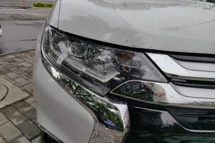 Used Mitsubishi Outlander 2018 2.4L 4x4 Elite Edition 5 Seats Right Front Headlight