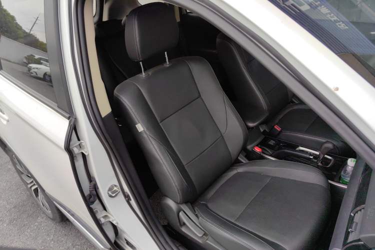 Used Mitsubishi Outlander 2018 2.0L Two-Wheel Drive Glory Edition 5 Seats Right Front Seat