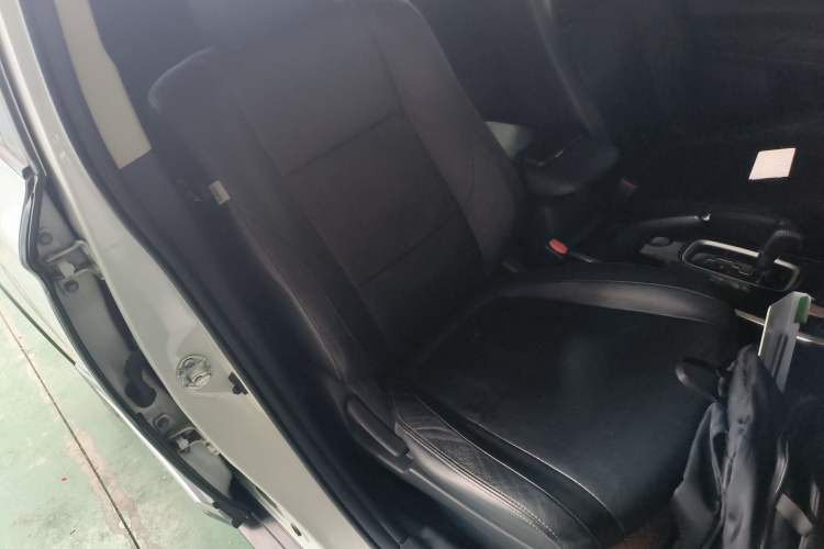 Used Mitsubishi Outlander 2018 2.0L Two-Wheel Drive Glory Edition 5 Seats Right Front Seat