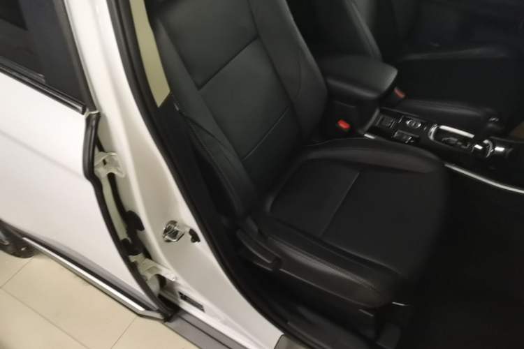 Used Mitsubishi Outlander 2018 2.4L 4x4 Elite Edition 5 Seats Right Front Seat