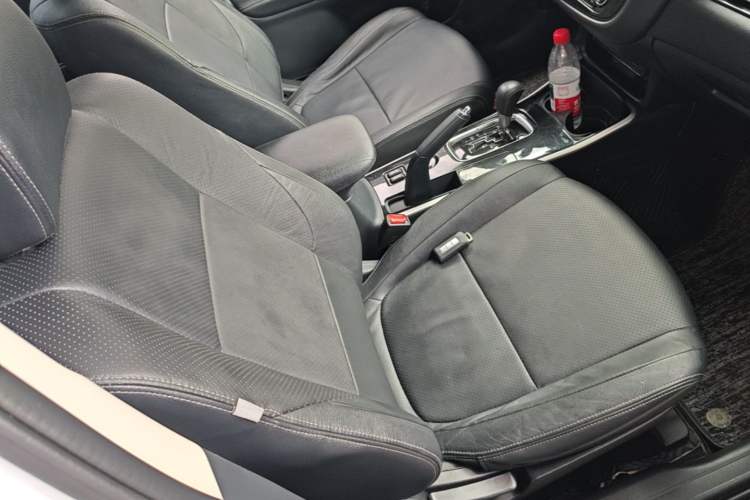 Used Mitsubishi Outlander 2018 2.0L Two-Wheel-Drive Jiale Edition 7-Seater Right Front Seat