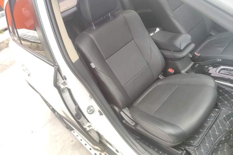 Used Mitsubishi Outlander 2018 2.0L Two-Wheel Drive Glory Edition 5 Seats Right Front Seat