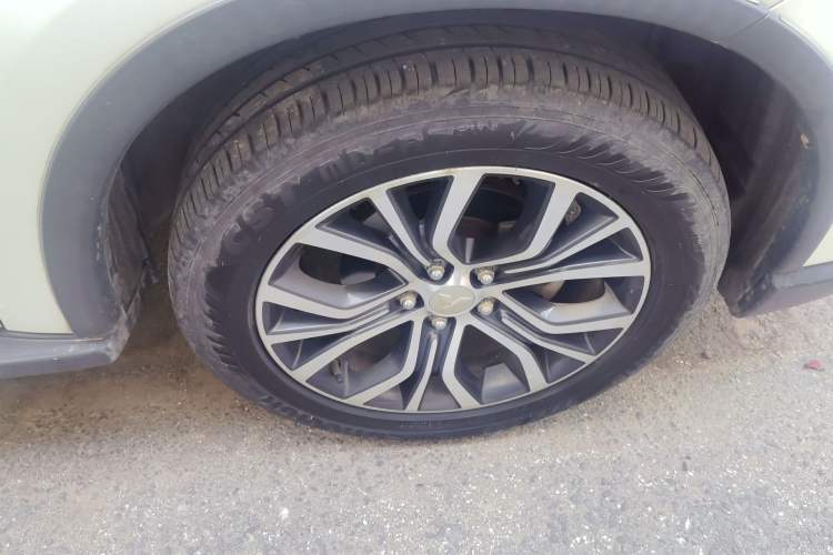 Used Mitsubishi Outlander 2018 2.4L 4x4 Elite Edition 5 Seats Right Front Wheel Hub
