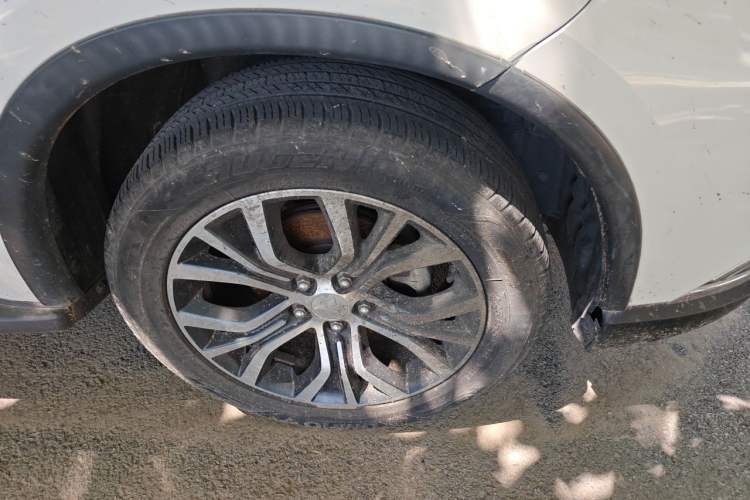 Used Mitsubishi Outlander 2018 2.4L 4x4 Elite Edition 5 Seats Right Front Wheel Hub