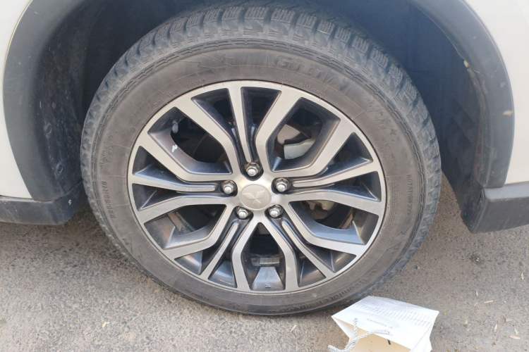 Used Mitsubishi Outlander 2018 2.4L 4x4 Elite Edition 5 Seats Right Front Wheel Hub