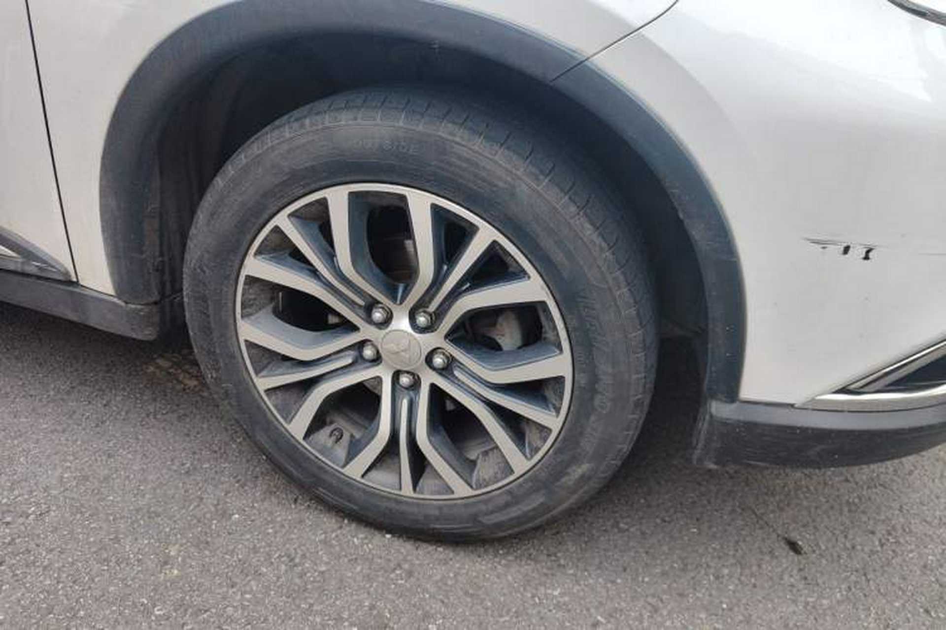 Used Mitsubishi Outlander 2018 2.4L 4x4 Luxury Edition 7-Seater Right Front Wheel Hub