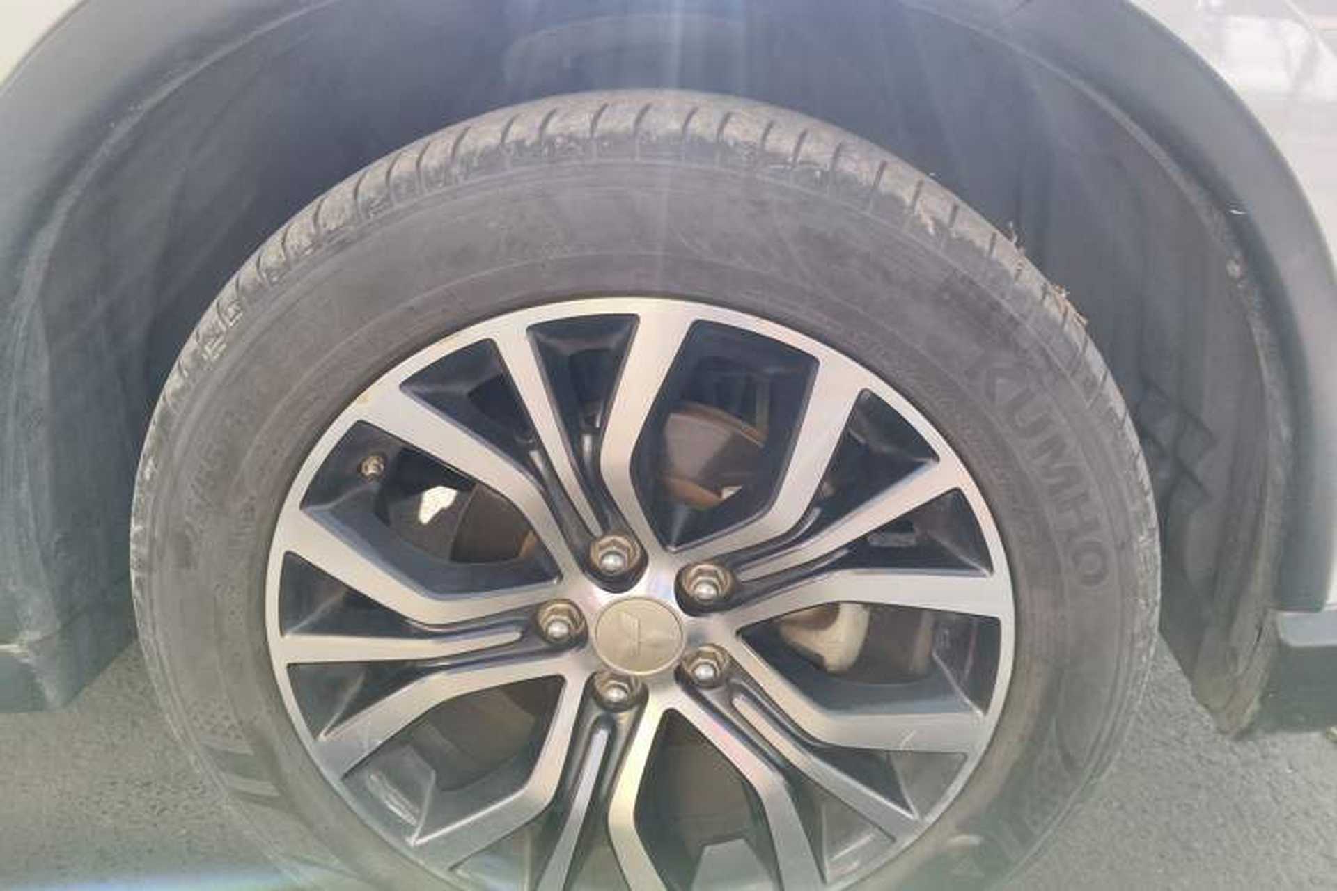 Used Mitsubishi Outlander 2018 2.0L Two-Wheel Drive Glory Edition 5 Seats Right Front Wheel Hub