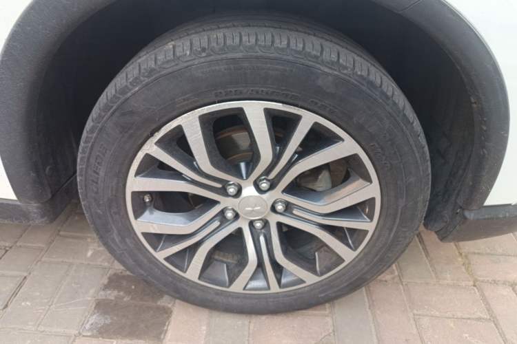 Used Mitsubishi Outlander 2018 2.0L Two-Wheel Drive Glory Edition 5 Seats Right Front Wheel Hub