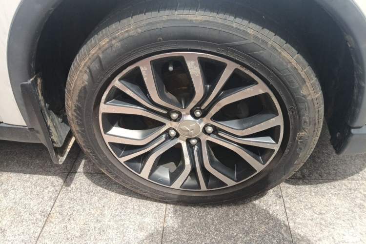Used Mitsubishi Outlander 2018 2.4L 4x4 Elite Edition 5 Seats Right Front Wheel Hub