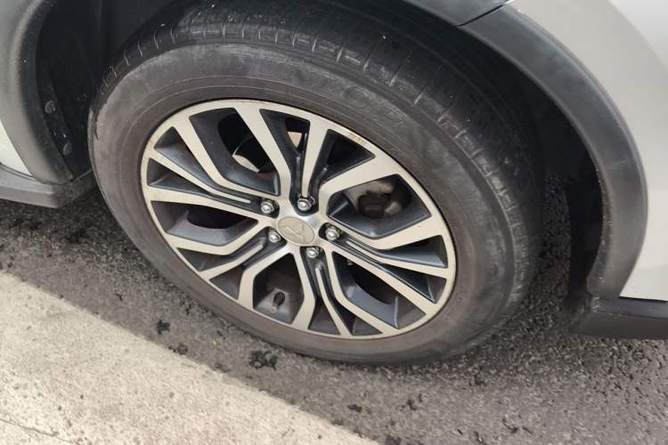 Used Mitsubishi Outlander 2018 2.4L 4x4 Luxury Edition 7-Seater Right Front Wheel Hub