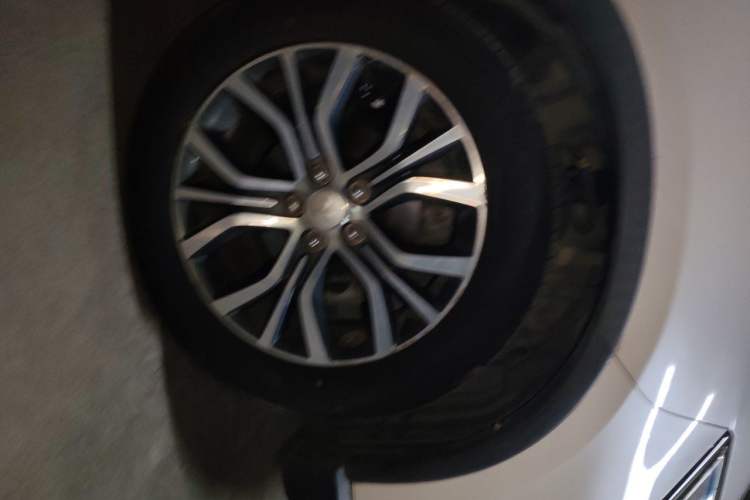 Used Mitsubishi Outlander 2018 2.4L 4x4 Luxury Edition 7-Seater Right Front Wheel Hub