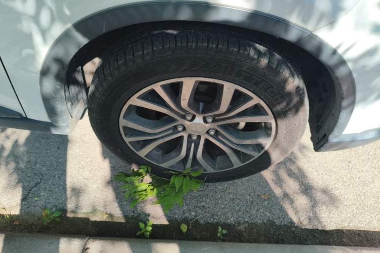 Used Mitsubishi Outlander 2018 2.4L 4x4 Elite Edition 5 Seats Right Front Wheel Hub
