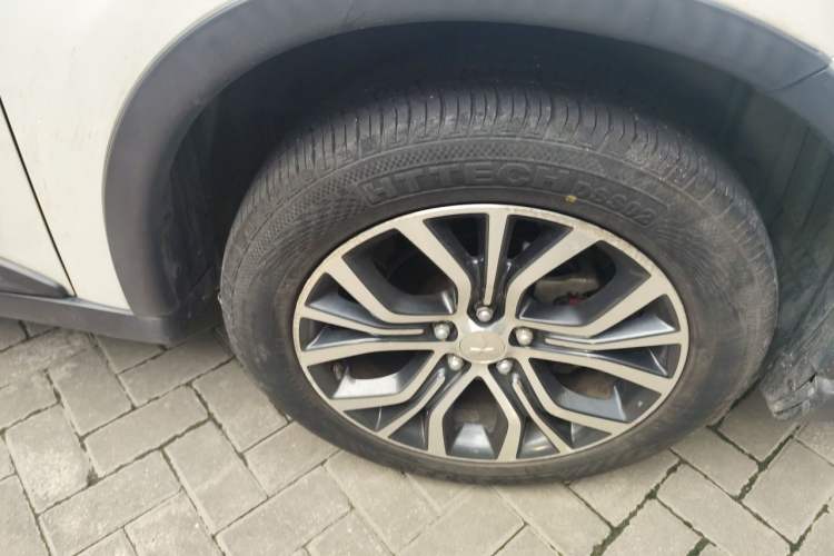 Used Mitsubishi Outlander 2018 2.4L 4x4 Luxury Edition 7-Seater Right Front Wheel Hub