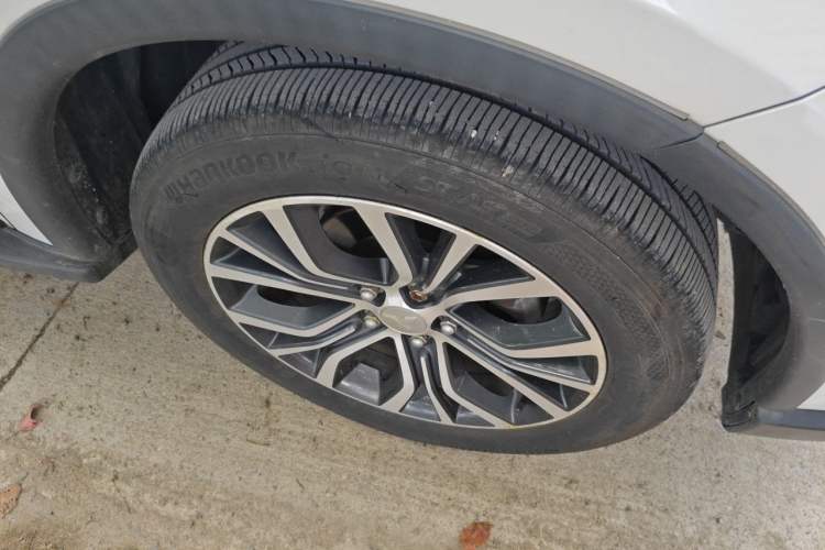 Used Mitsubishi Outlander 2018 2.0L Two-Wheel Drive Glory Edition 5 Seats Right Front Wheel Hub