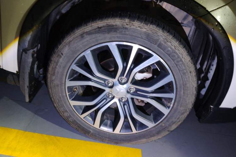 Used Mitsubishi Outlander  Right Front Wheel Hub