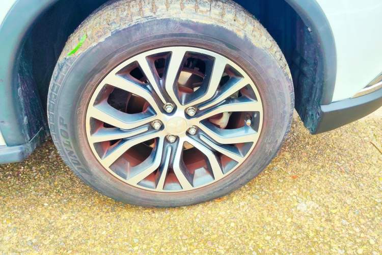 Used Mitsubishi Outlander 2018 2.4L 4x4 Luxury Edition 7-Seater Right Front Wheel Hub
