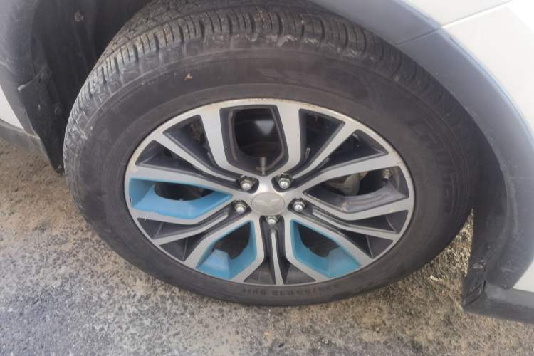 Used Mitsubishi Outlander 2018 2.0L Two-Wheel Drive Glory Edition 5 Seats Right Front Wheel Hub