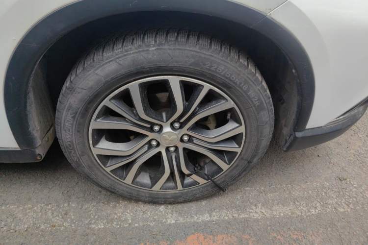 Used Mitsubishi Outlander 2018 2.4L 4x4 Luxury Edition 7-Seater Right Front Wheel Hub