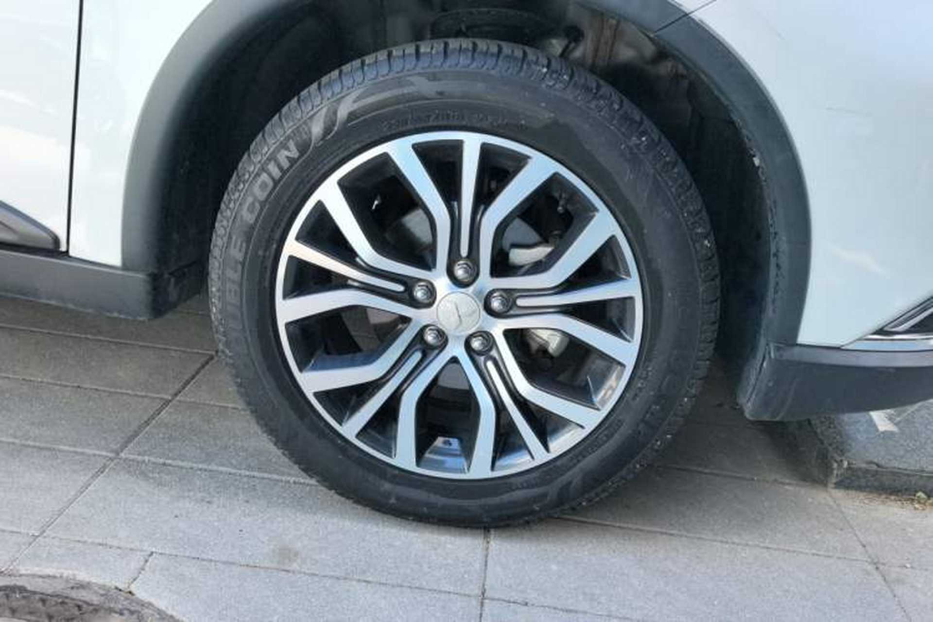 Used Mitsubishi Outlander 2018 2.4L 4x4 Elite Edition 5 Seats Right Front Wheel Hub