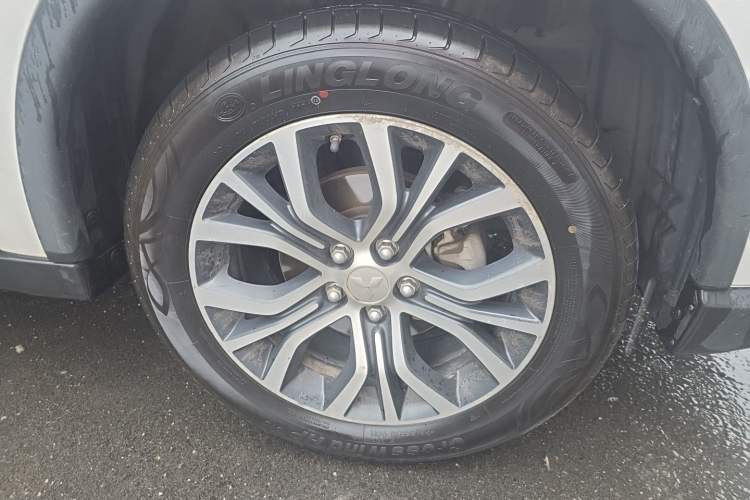 Used Mitsubishi Outlander 2018 2.0L Two-Wheel Drive Glory Edition 5 Seats Right Front Wheel Hub