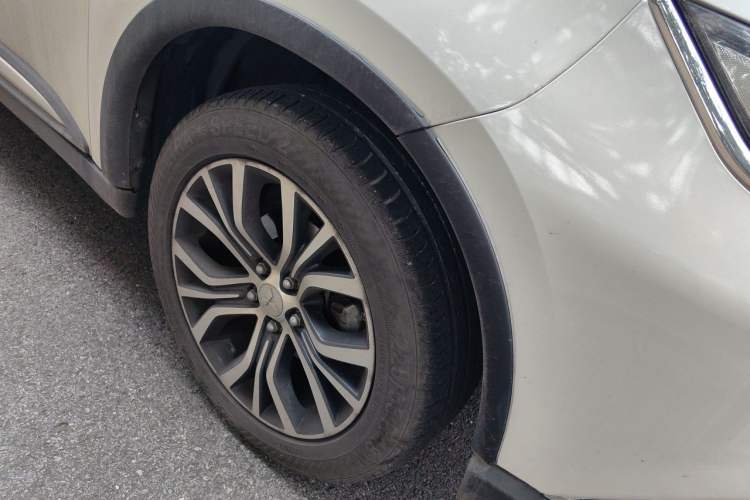 Used Mitsubishi Outlander 2018 2.0L Two-Wheel-Drive Jiale Edition 7-Seater Right Front Wheel Hub
