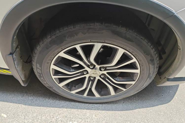 Used Mitsubishi Outlander 2018 2.0L Two-Wheel Drive Glory Edition 5 Seats Right Front Wheel Hub