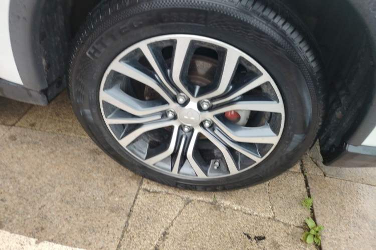 Used Mitsubishi Outlander 2018 2.4L 4x4 Elite Edition 5 Seats Right Front Wheel Hub