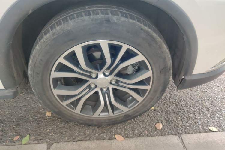 Used Mitsubishi Outlander 2018 2.0L Two-Wheel-Drive Jiale Edition 7-Seater Right Front Wheel Hub