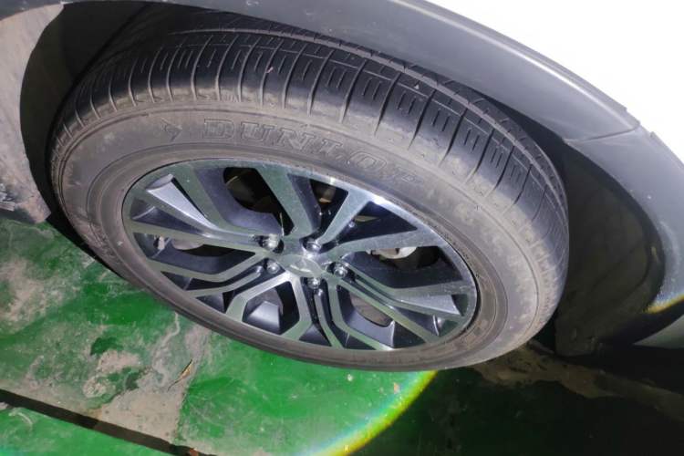 Used Mitsubishi Outlander 2018 2.0L Two-Wheel Drive Glory Edition 5 Seats Right Front Wheel Hub