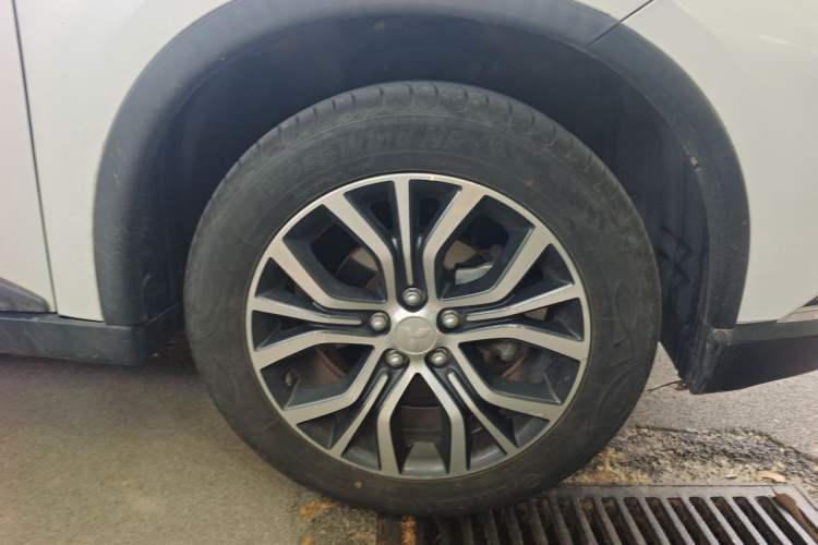 Used Mitsubishi Outlander 2018 2.4L 4x4 Luxury Edition 7-Seater Right Front Wheel Hub