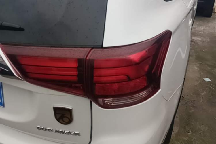 Used Mitsubishi Outlander 2018 2.0L Two-Wheel-Drive Jiale Edition 7-Seater Right Rear Taillight