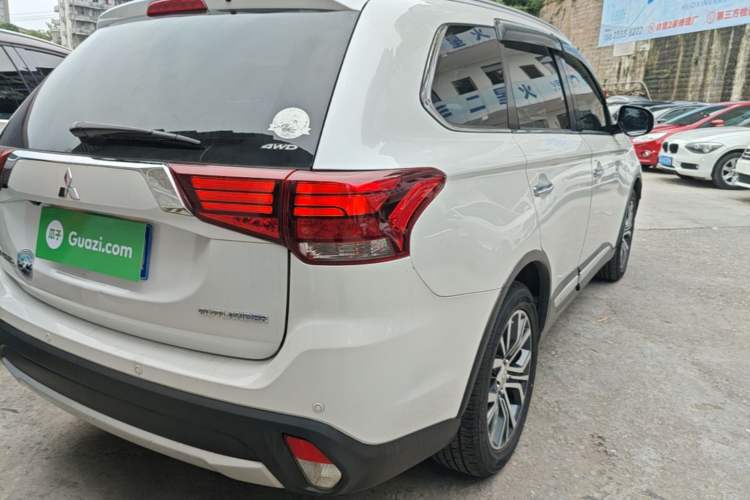 Used Mitsubishi Outlander 2018 2.4L 4x4 Elite Edition 5 Seats Right Rear Taillight
