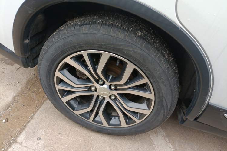 Used Mitsubishi Outlander 2018 2.0L Two-Wheel Drive Glory Edition 5 Seats Right Rear Wheel Hub