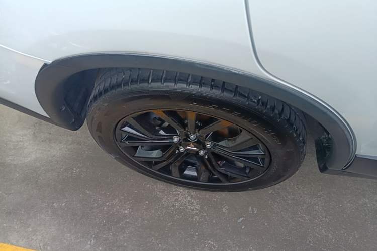 Used Mitsubishi Outlander 2018 2.0L Two-Wheel Drive Glory Edition 5 Seats Right Rear Wheel Hub