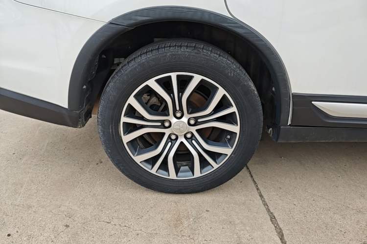 Used Mitsubishi Outlander 2018 2.0L Two-Wheel Drive Glory Edition 5 Seats Right Rear Wheel Hub